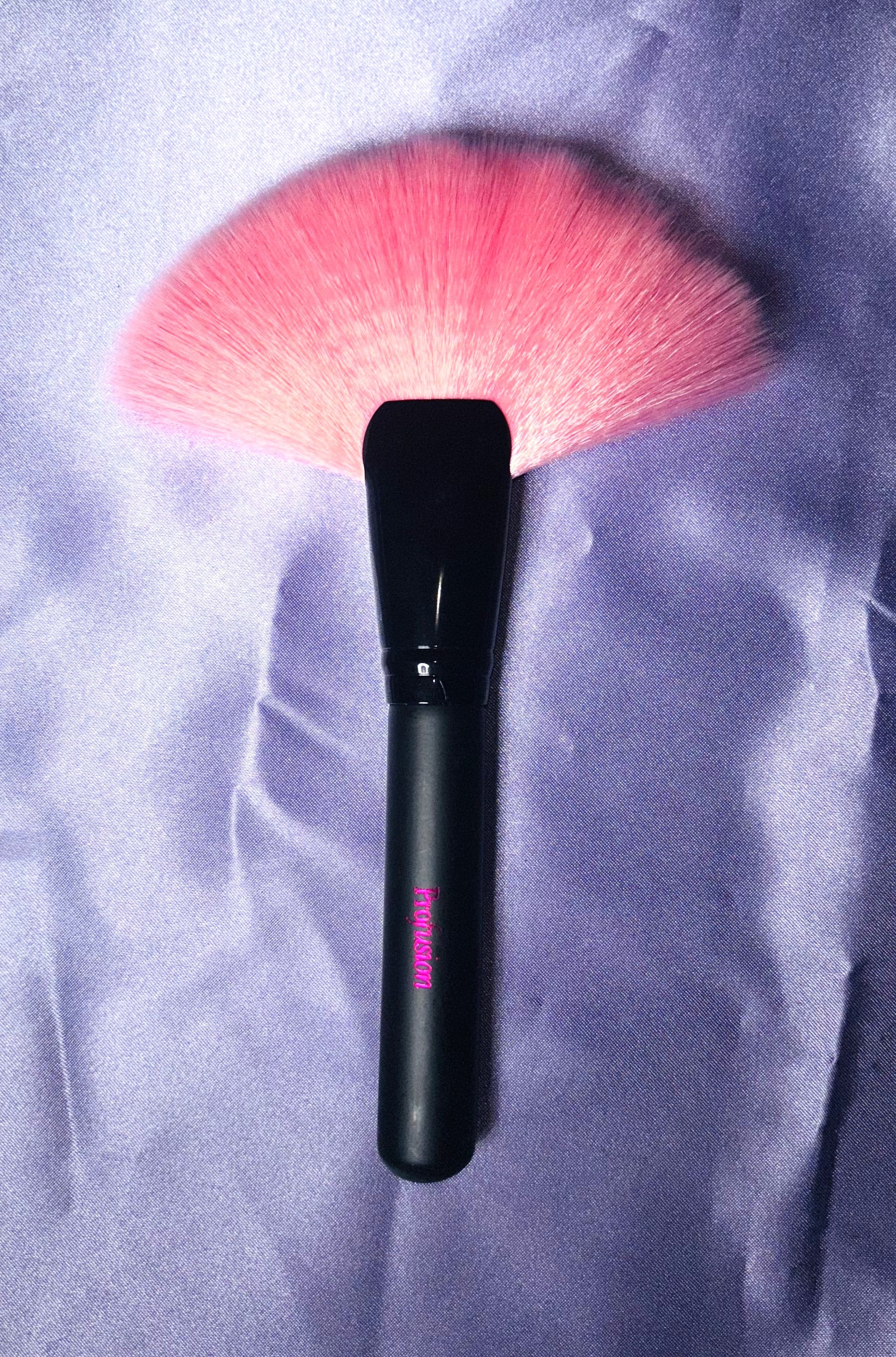 Powder Fan Brush - Image 3