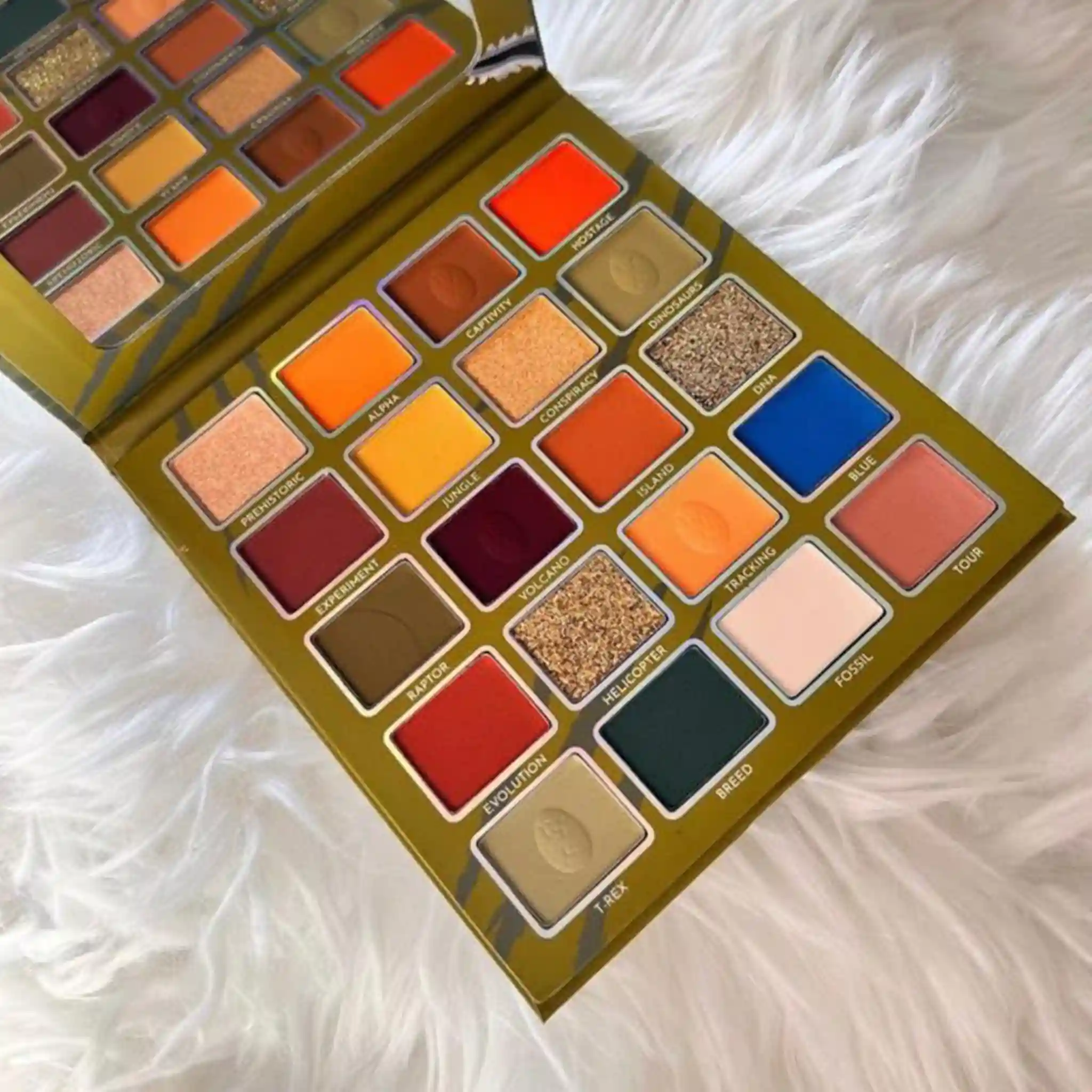 Predator Neutral Eyeshadow Palette - Image 8